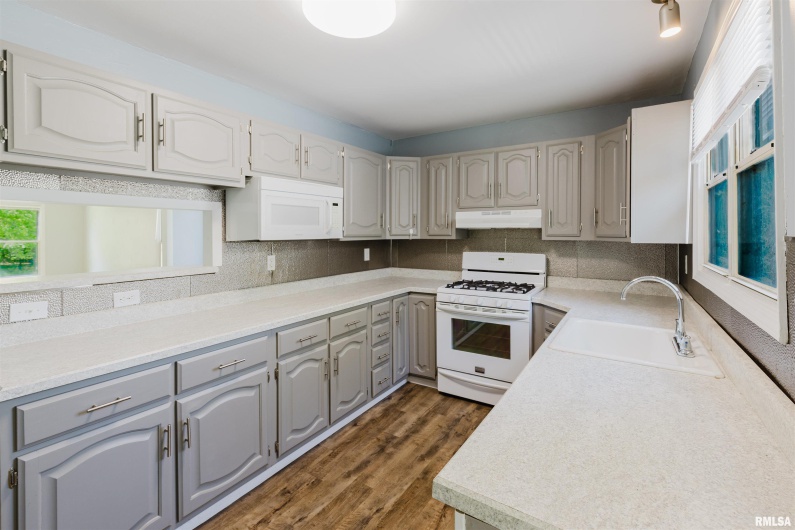 602 BARR Street, Carterville, Illinois 62918, 3 Bedrooms Bedrooms, 0 ,1 BathroomBathrooms,Residential,For Sale,BARR,0,RMAQC4263173