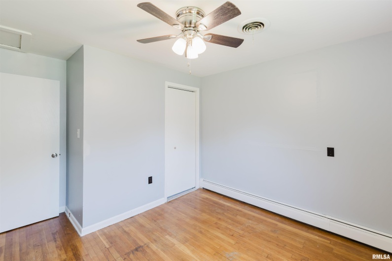 602 BARR Street, Carterville, Illinois 62918, 3 Bedrooms Bedrooms, 0 ,1 BathroomBathrooms,Residential,For Sale,BARR,0,RMAQC4263173