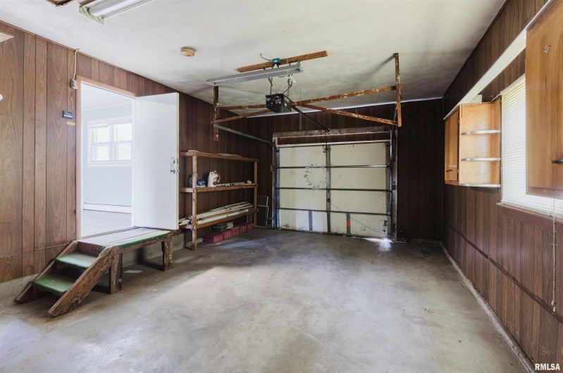 602 BARR Street, Carterville, Illinois 62918, 3 Bedrooms Bedrooms, 0 ,1 BathroomBathrooms,Residential,For Sale,BARR,0,RMAQC4263173