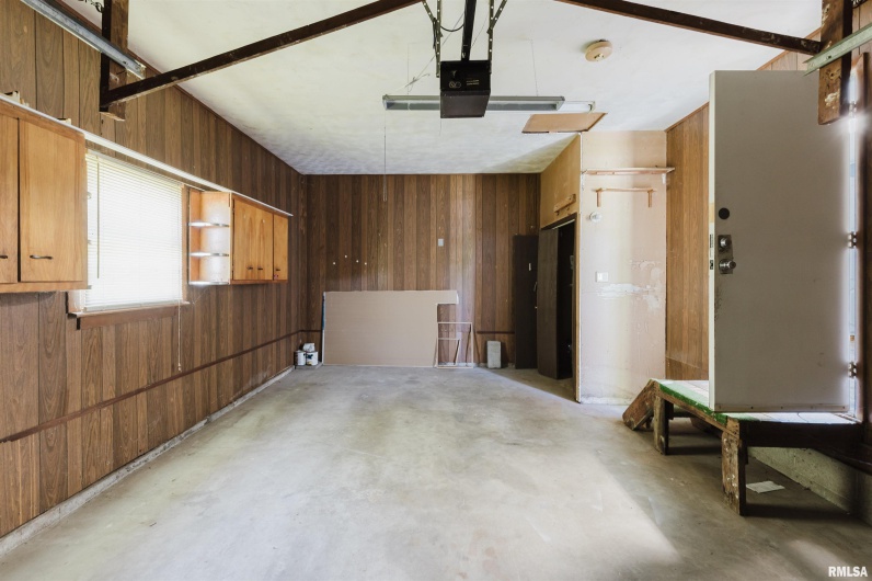 602 BARR Street, Carterville, Illinois 62918, 3 Bedrooms Bedrooms, 0 ,1 BathroomBathrooms,Residential,For Sale,BARR,0,RMAQC4263173