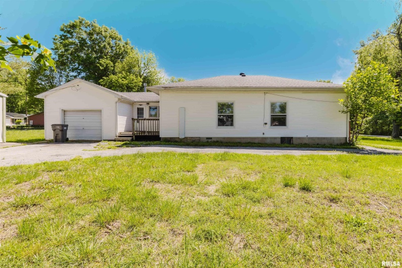 602 BARR Street, Carterville, Illinois 62918, 3 Bedrooms Bedrooms, 0 ,1 BathroomBathrooms,Residential,For Sale,BARR,0,RMAQC4263173