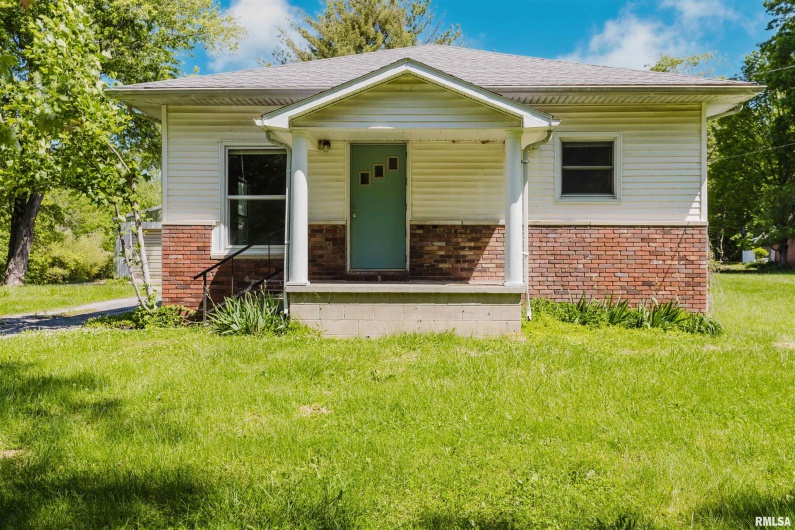 602 BARR Street, Carterville, Illinois 62918, 3 Bedrooms Bedrooms, 0 ,1 BathroomBathrooms,Residential,For Sale,BARR,0,RMAQC4263173