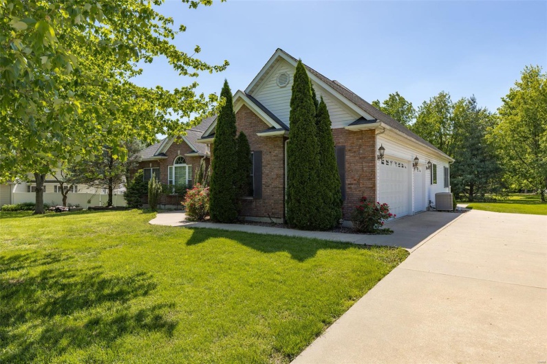 1209 Chestnut Court, Farmington, Missouri 63640, 4 Bedrooms Bedrooms, 9 Rooms Rooms,3 BathroomsBathrooms,Residential,For Sale,Chestnut,MAR25031016