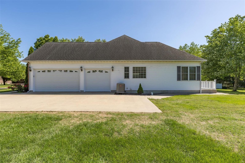 1209 Chestnut Court, Farmington, Missouri 63640, 4 Bedrooms Bedrooms, 9 Rooms Rooms,3 BathroomsBathrooms,Residential,For Sale,Chestnut,MAR25031016