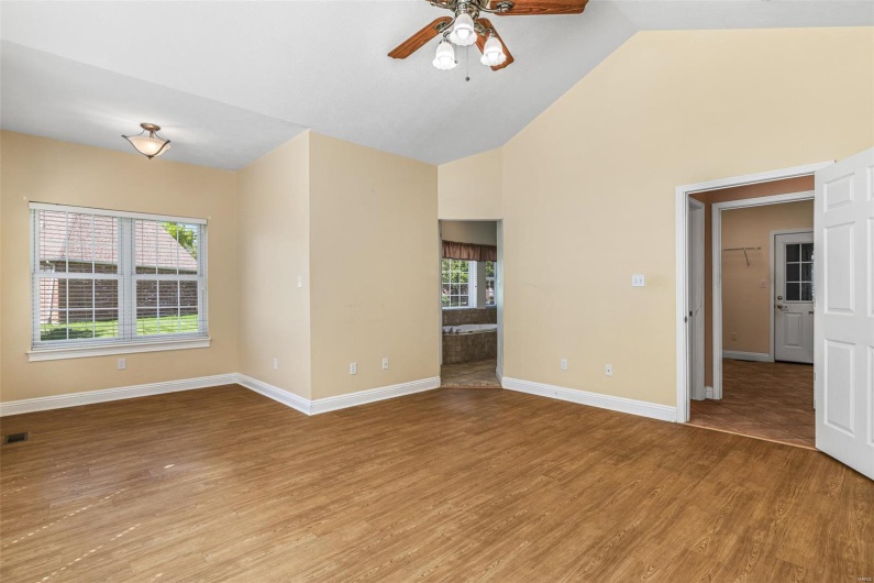 1209 Chestnut Court, Farmington, Missouri 63640, 4 Bedrooms Bedrooms, 9 Rooms Rooms,3 BathroomsBathrooms,Residential,For Sale,Chestnut,MAR25031016