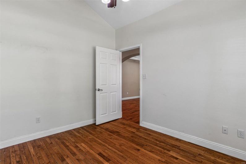 1209 Chestnut Court, Farmington, Missouri 63640, 4 Bedrooms Bedrooms, 9 Rooms Rooms,3 BathroomsBathrooms,Residential,For Sale,Chestnut,MAR25031016