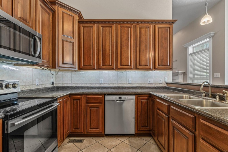 1209 Chestnut Court, Farmington, Missouri 63640, 4 Bedrooms Bedrooms, 9 Rooms Rooms,3 BathroomsBathrooms,Residential,For Sale,Chestnut,MAR25031016