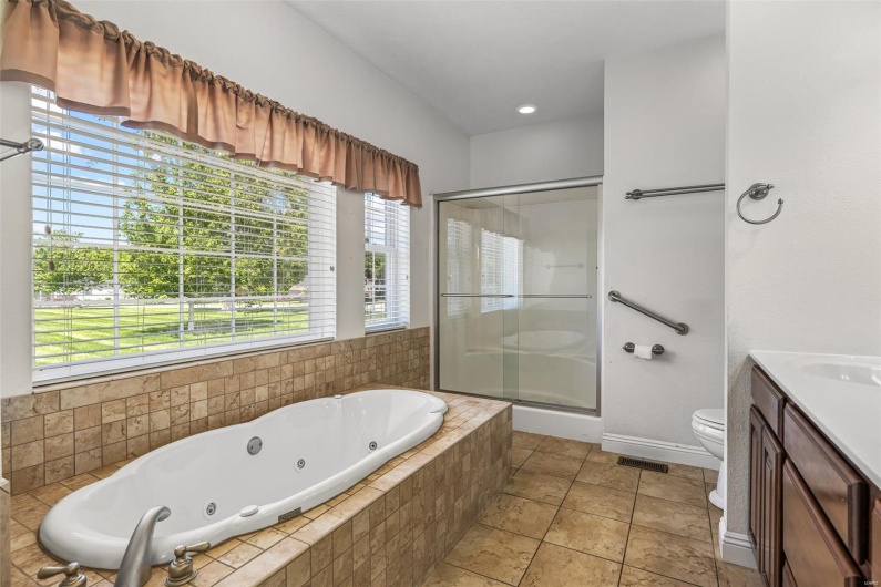 1209 Chestnut Court, Farmington, Missouri 63640, 4 Bedrooms Bedrooms, 9 Rooms Rooms,3 BathroomsBathrooms,Residential,For Sale,Chestnut,MAR25031016