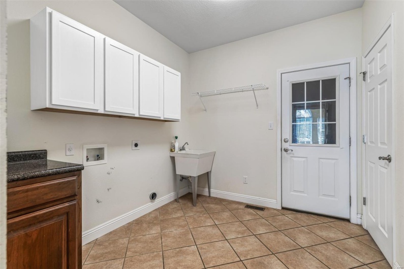 1209 Chestnut Court, Farmington, Missouri 63640, 4 Bedrooms Bedrooms, 9 Rooms Rooms,3 BathroomsBathrooms,Residential,For Sale,Chestnut,MAR25031016