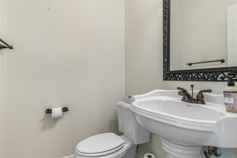 1209 Chestnut Court, Farmington, Missouri 63640, 4 Bedrooms Bedrooms, 9 Rooms Rooms,3 BathroomsBathrooms,Residential,For Sale,Chestnut,MAR25031016