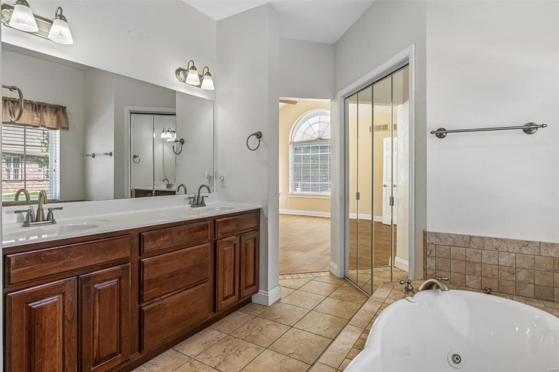 1209 Chestnut Court, Farmington, Missouri 63640, 4 Bedrooms Bedrooms, 9 Rooms Rooms,3 BathroomsBathrooms,Residential,For Sale,Chestnut,MAR25031016