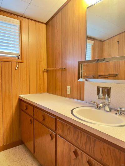 225 Moulton Street, Perryville, Missouri 63775, 4 Bedrooms Bedrooms, 6 Rooms Rooms,1 BathroomBathrooms,Residential,For Sale,Moulton,MAR25027899