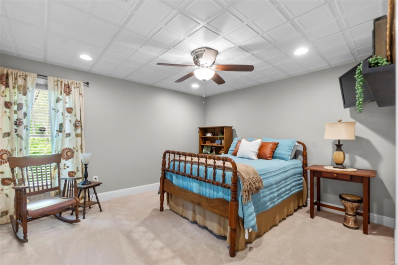 3009 Patriot Drive, Cape Girardeau, Missouri 63701, 3 Bedrooms Bedrooms, 8 Rooms Rooms,3 BathroomsBathrooms,Residential,For Sale,Patriot,MAR25028161