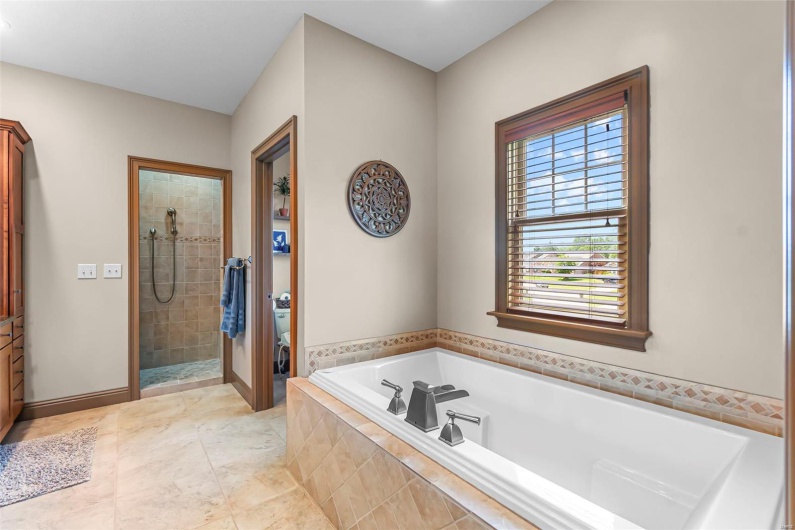 3009 Patriot Drive, Cape Girardeau, Missouri 63701, 3 Bedrooms Bedrooms, 8 Rooms Rooms,3 BathroomsBathrooms,Residential,For Sale,Patriot,MAR25028161
