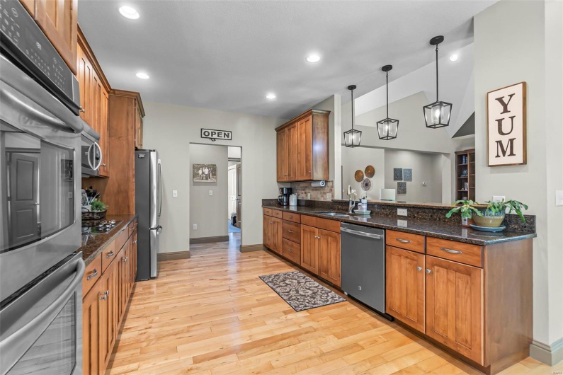 3009 Patriot Drive, Cape Girardeau, Missouri 63701, 3 Bedrooms Bedrooms, 8 Rooms Rooms,3 BathroomsBathrooms,Residential,For Sale,Patriot,MAR25028161