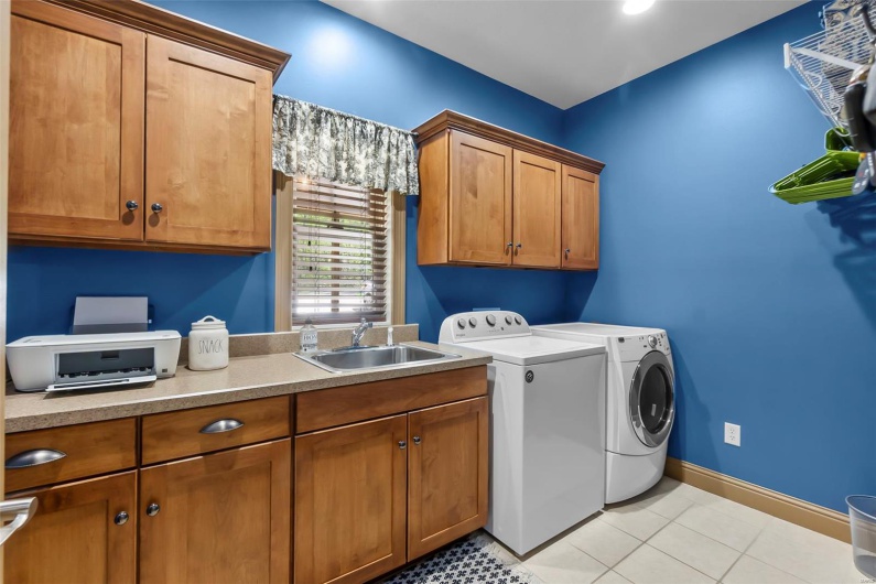 3009 Patriot Drive, Cape Girardeau, Missouri 63701, 3 Bedrooms Bedrooms, 8 Rooms Rooms,3 BathroomsBathrooms,Residential,For Sale,Patriot,MAR25028161