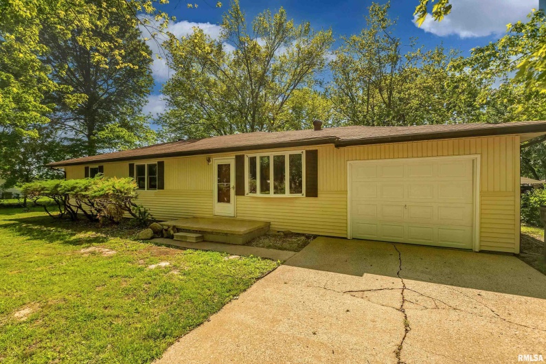 1401 THOMAS Street, Carterville, Illinois 62918, 4 Bedrooms Bedrooms, 0 ,2 BathroomsBathrooms,Residential,For Sale,THOMAS,0,RMAQC4263177