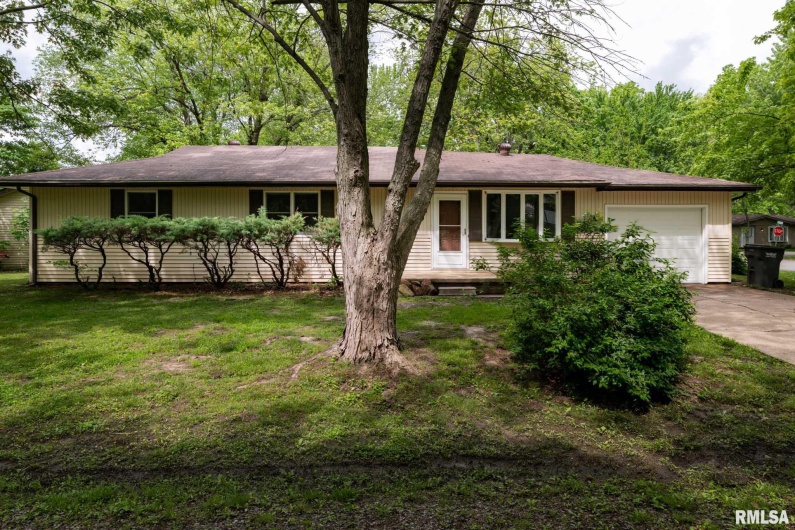 1401 THOMAS Street, Carterville, Illinois 62918, 4 Bedrooms Bedrooms, 0 ,2 BathroomsBathrooms,Residential,For Sale,THOMAS,0,RMAQC4263177