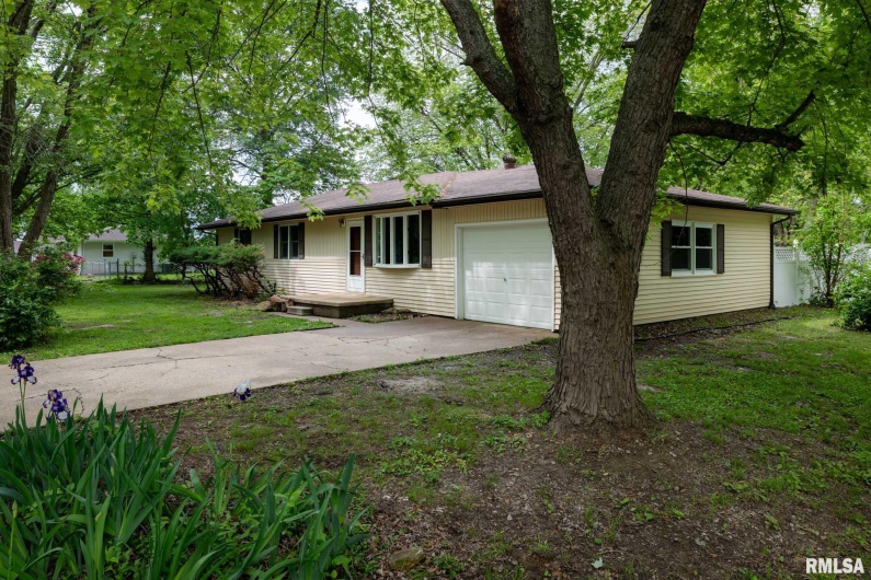1401 THOMAS Street, Carterville, Illinois 62918, 4 Bedrooms Bedrooms, 0 ,2 BathroomsBathrooms,Residential,For Sale,THOMAS,0,RMAQC4263177