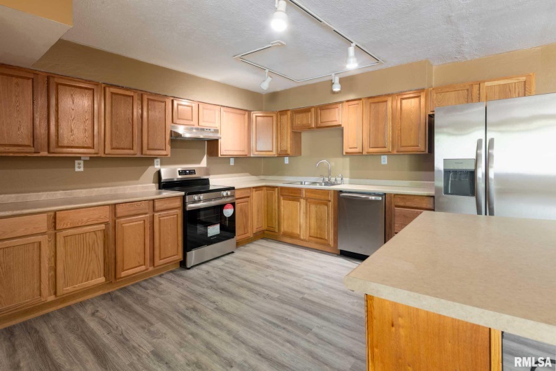 1401 THOMAS Street, Carterville, Illinois 62918, 4 Bedrooms Bedrooms, 0 ,2 BathroomsBathrooms,Residential,For Sale,THOMAS,0,RMAQC4263177