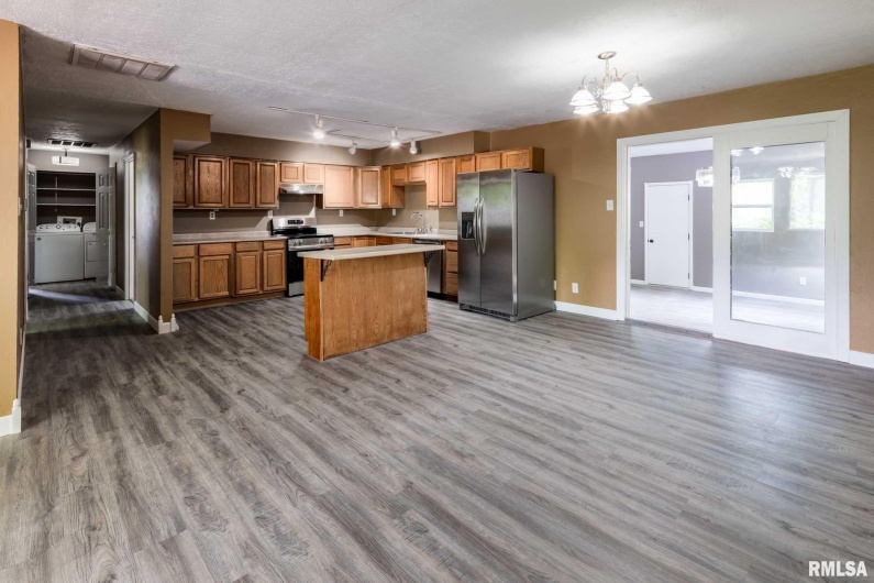 1401 THOMAS Street, Carterville, Illinois 62918, 4 Bedrooms Bedrooms, 0 ,2 BathroomsBathrooms,Residential,For Sale,THOMAS,0,RMAQC4263177