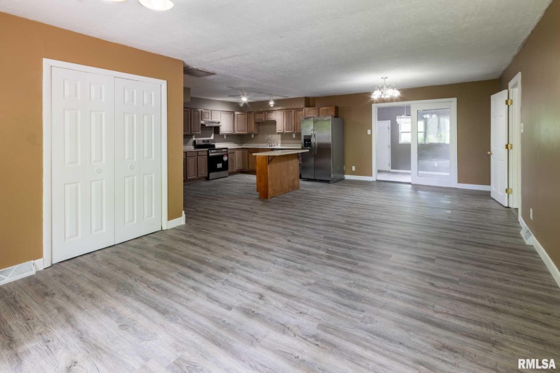 1401 THOMAS Street, Carterville, Illinois 62918, 4 Bedrooms Bedrooms, 0 ,2 BathroomsBathrooms,Residential,For Sale,THOMAS,0,RMAQC4263177