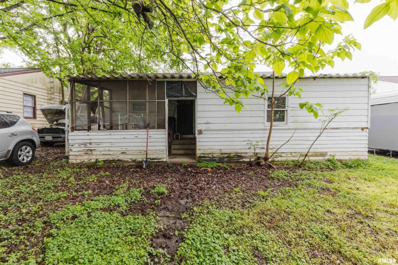 507 DAVIS Street, Carbondale, Illinois 62901, 2 Bedrooms Bedrooms, 0 ,1 BathroomBathrooms,Residential,For Sale,DAVIS,0,RMAQC4263207