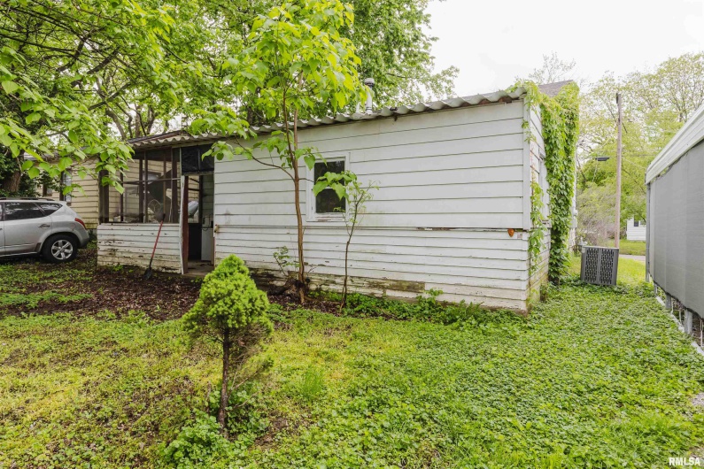 507 DAVIS Street, Carbondale, Illinois 62901, 2 Bedrooms Bedrooms, 0 ,1 BathroomBathrooms,Residential,For Sale,DAVIS,0,RMAQC4263207