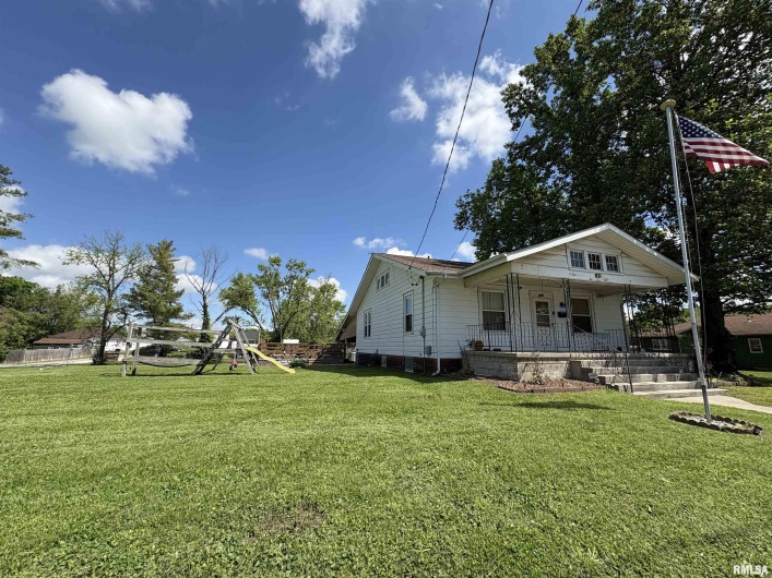 1502 Gartside Street, Murphysboro, Illinois 62966, 2 Bedrooms Bedrooms, 0 ,1 BathroomBathrooms,Residential,For Sale,Gartside,0,RMAEB457927