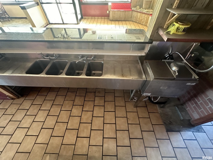 706 PLAZA Drive, Carterville, Illinois 62918, 0 , 0 ,0,Commercial Sale,For Sale,PLAZA,0,RMAEB455714