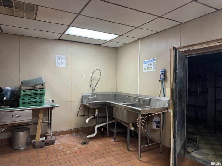 706 PLAZA Drive, Carterville, Illinois 62918, 0 , 0 ,0,Commercial Sale,For Sale,PLAZA,0,RMAEB455714