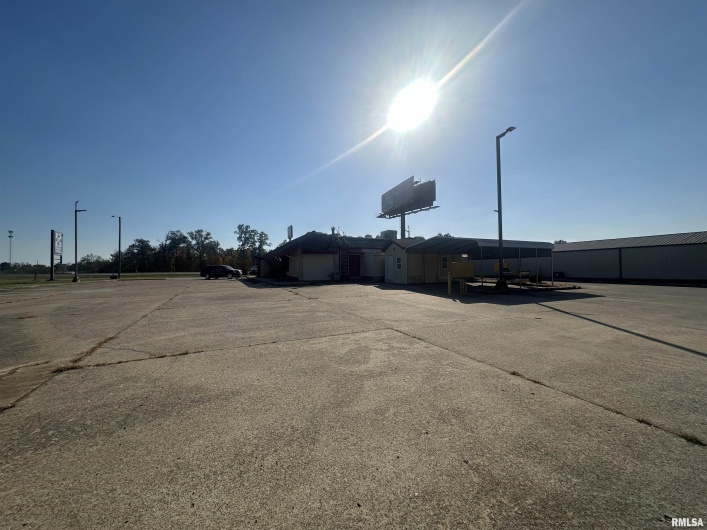 706 PLAZA Drive, Carterville, Illinois 62918, 0 , 0 ,0,Commercial Sale,For Sale,PLAZA,0,RMAEB455714