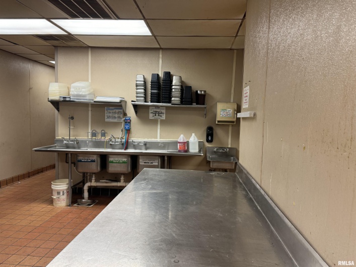 706 PLAZA Drive, Carterville, Illinois 62918, 0 , 0 ,0,Commercial Sale,For Sale,PLAZA,0,RMAEB455714