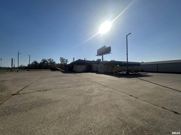 706 PLAZA Drive, Carterville, Illinois 62918, 0 , 0 ,0,Commercial Sale,For Sale,PLAZA,0,RMAEB455714