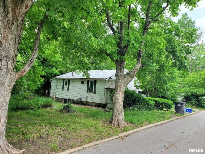 607 ALMOND Street, Carbondale, Illinois 62901, 0 , 0 ,0,Residential Income,For Sale,ALMOND,0,RMAEB457935