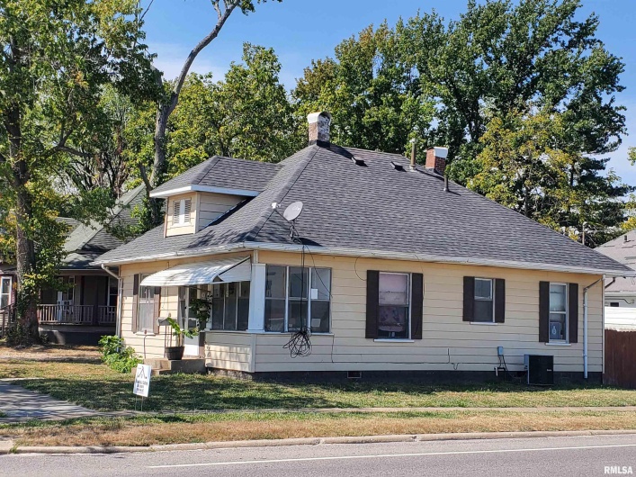 607 ALMOND Street, Carbondale, Illinois 62901, 0 , 0 ,0,Residential Income,For Sale,ALMOND,0,RMAEB457935