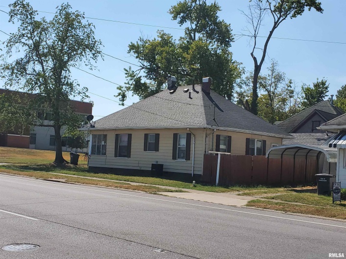 607 ALMOND Street, Carbondale, Illinois 62901, 0 , 0 ,0,Residential Income,For Sale,ALMOND,0,RMAEB457935