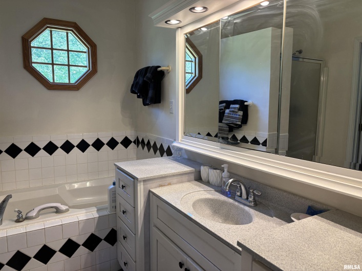 212 ORANGE Street, Anna, Illinois 62906, 3 Bedrooms Bedrooms, 0 ,3 BathroomsBathrooms,Residential,For Sale,ORANGE,0,RMAEB457937