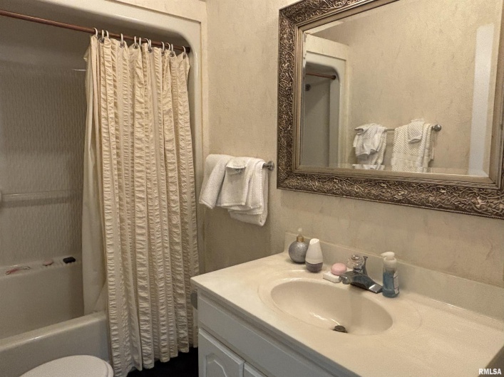 212 ORANGE Street, Anna, Illinois 62906, 3 Bedrooms Bedrooms, 0 ,3 BathroomsBathrooms,Residential,For Sale,ORANGE,0,RMAEB457937