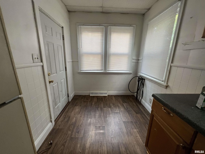 404 ELM Street, Carbondale, Illinois 62901, 4 Bedrooms Bedrooms, 0 ,2 BathroomsBathrooms,Residential,For Sale,ELM,0,RMAEB457942