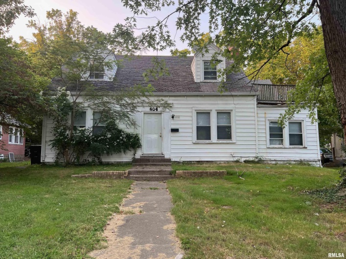 404 ELM Street, Carbondale, Illinois 62901, 4 Bedrooms Bedrooms, 0 ,2 BathroomsBathrooms,Residential,For Sale,ELM,0,RMAEB457942