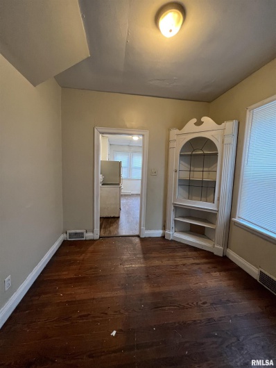 404 ELM Street, Carbondale, Illinois 62901, 4 Bedrooms Bedrooms, 0 ,2 BathroomsBathrooms,Residential,For Sale,ELM,0,RMAEB457942