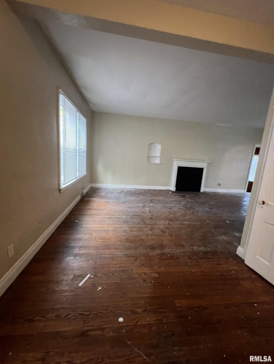 404 ELM Street, Carbondale, Illinois 62901, 4 Bedrooms Bedrooms, 0 ,2 BathroomsBathrooms,Residential,For Sale,ELM,0,RMAEB457942