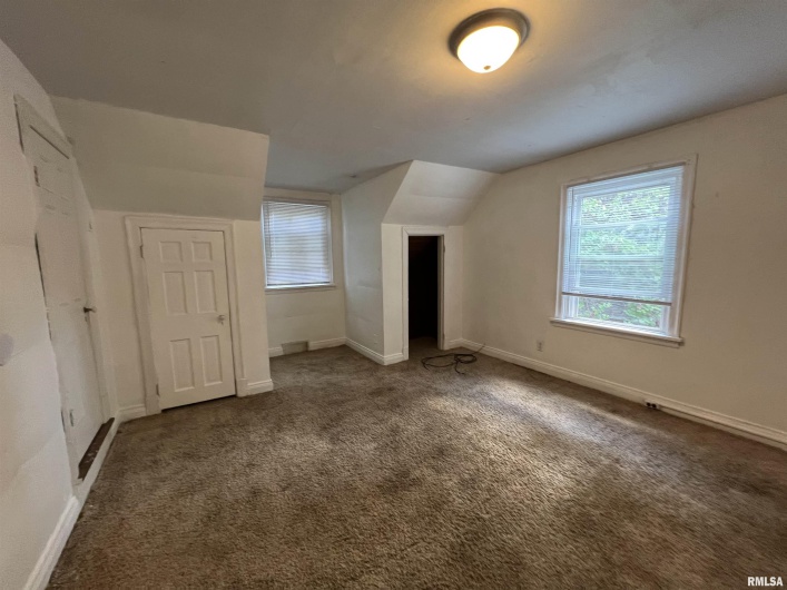 404 ELM Street, Carbondale, Illinois 62901, 4 Bedrooms Bedrooms, 0 ,2 BathroomsBathrooms,Residential,For Sale,ELM,0,RMAEB457942