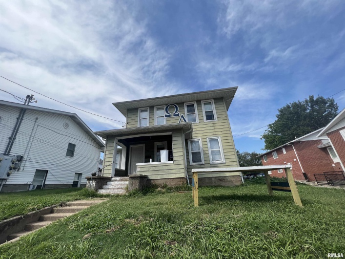 504 MILL Street, Carbondale, Illinois 62901, 4 Bedrooms Bedrooms, 0 ,2 BathroomsBathrooms,Residential,For Sale,MILL,0,RMAEB457940