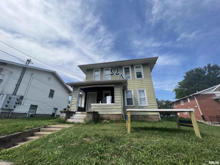 504 MILL Street, Carbondale, Illinois 62901, 4 Bedrooms Bedrooms, 0 ,2 BathroomsBathrooms,Residential,For Sale,MILL,0,RMAEB457940