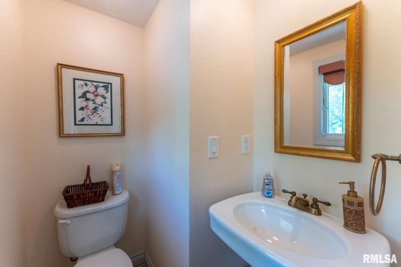 12687 Shoreland Drive, Marion, Illinois 62959, 3 Bedrooms Bedrooms, 0 ,2 BathroomsBathrooms,Residential,For Sale,Shoreland,0,RMAEB457961