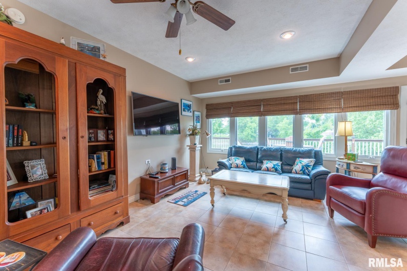 12687 Shoreland Drive, Marion, Illinois 62959, 3 Bedrooms Bedrooms, 0 ,2 BathroomsBathrooms,Residential,For Sale,Shoreland,0,RMAEB457961