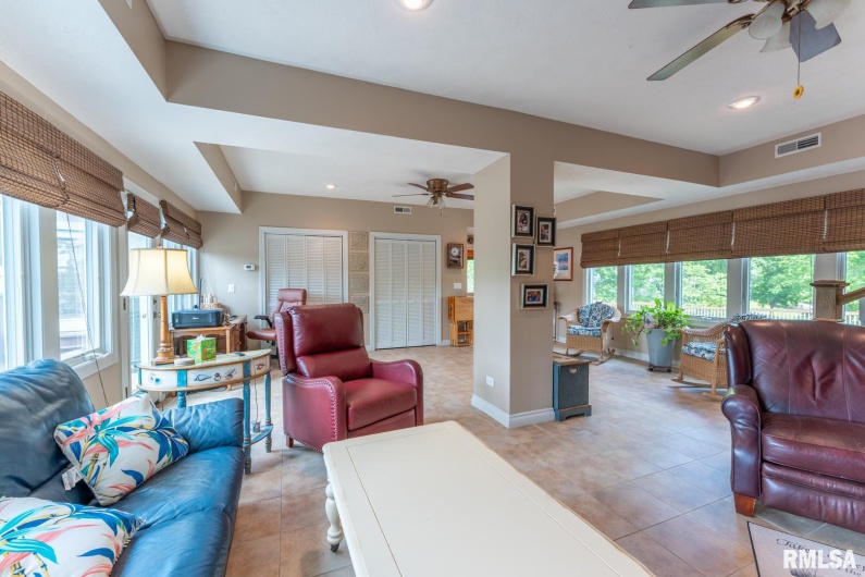 12687 Shoreland Drive, Marion, Illinois 62959, 3 Bedrooms Bedrooms, 0 ,2 BathroomsBathrooms,Residential,For Sale,Shoreland,0,RMAEB457961