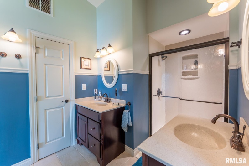 12687 Shoreland Drive, Marion, Illinois 62959, 3 Bedrooms Bedrooms, 0 ,2 BathroomsBathrooms,Residential,For Sale,Shoreland,0,RMAEB457961